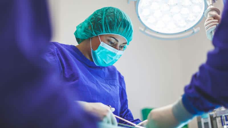 facial-trauma Surgeon operating, representing facial trauma