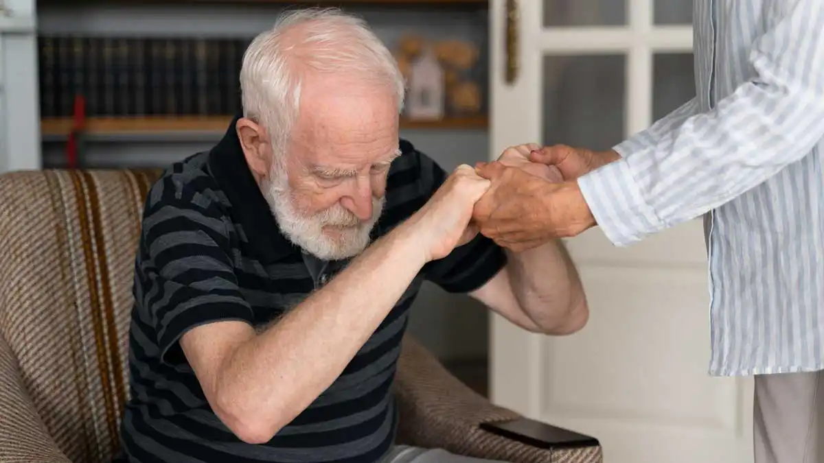 elderly-parent-at-home Elderly injured parent at home, receiving help